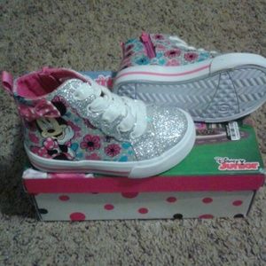 Minnie mouse high top toddler sneakers size 6